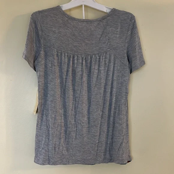 Rewind brand new gray and blue floral Tshirt - Picture 5 of 7